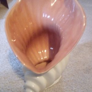 Catalina pottery Conch shell peach/cream vase